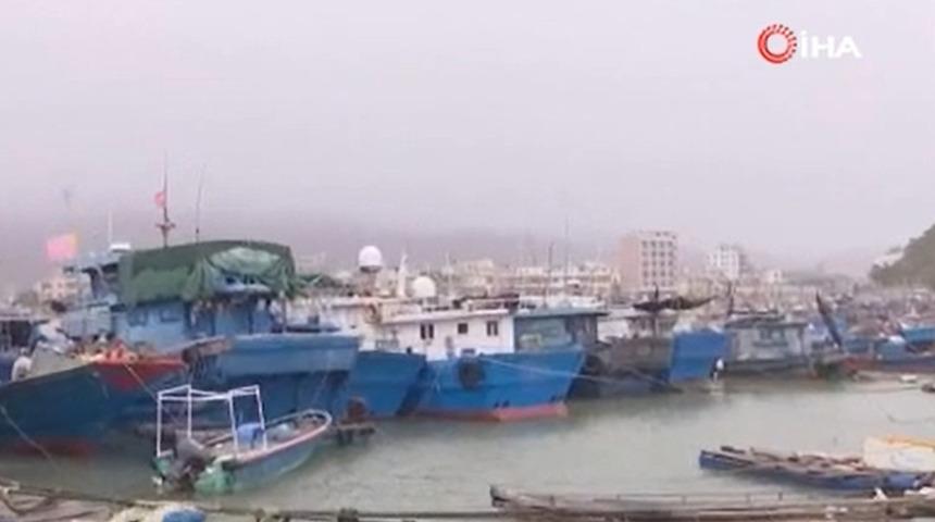 Çin'de tayfun alarmı: 43 sahil noktasına giriş yasaklandı, 33 bin kişi tahliye edildi! 
