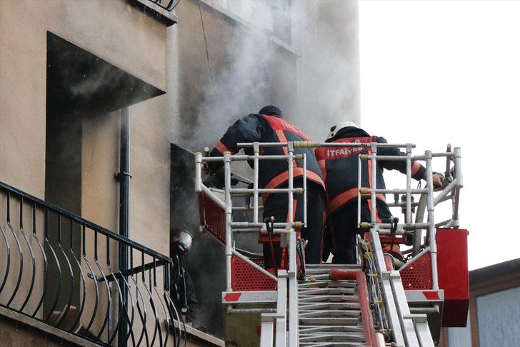 Elazığ'da apartman dairesinde çıkan yangın söndürüldü G3