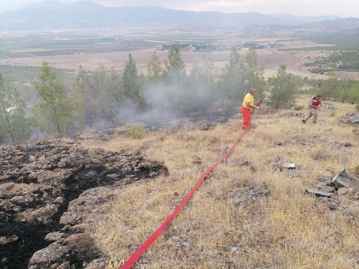 Gaziantep&rsquo;te ormanlık alanda yıldırım d&uuml;şmesi sonucu &ccedil;ıkan yangın s&ouml;nd&uuml;r&uuml;ld&uuml;