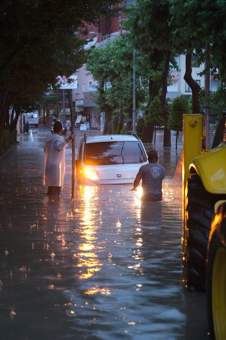 Kastamonu'da sağanak su baskınlarına yol açtı G1