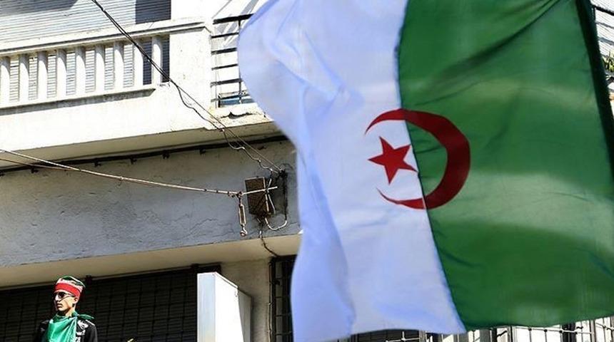 Cezayir'deki orman yangınlarında 25 asker hayatını kaybetti