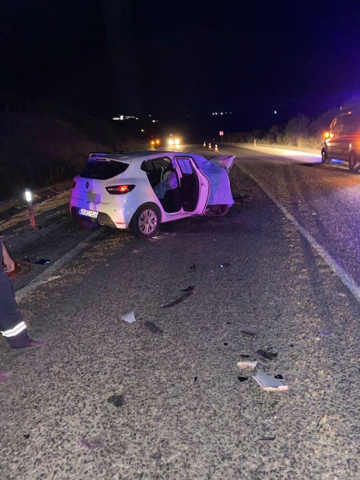 Manisa'da iki otomobil çarpıştı: 1 ölü, 3 yaralı G1