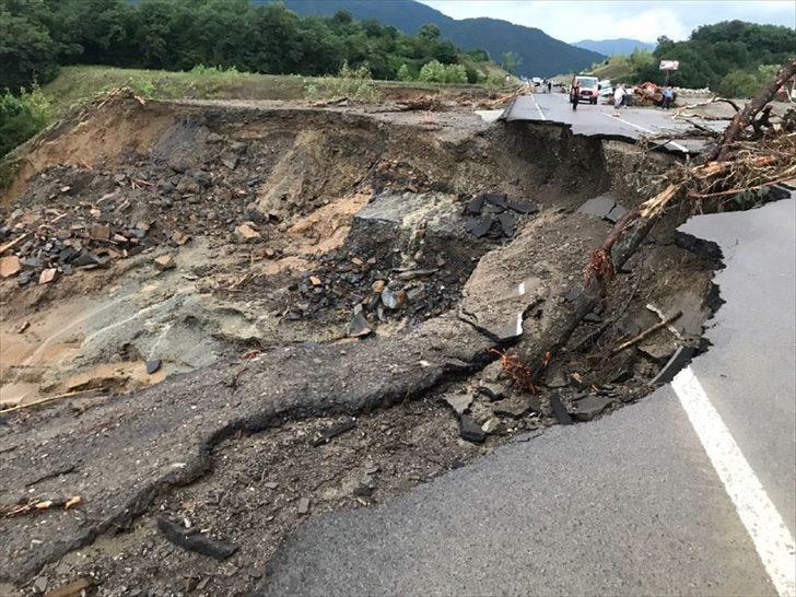 Bartın'da şiddetli yağış sel ve heyelana neden oldu G4