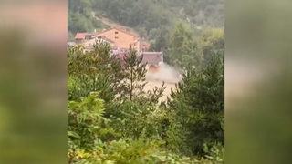 Sinop'ta dehşete düşüren anlar! Sel sularına dayanamayan ev böyle yıkıldı