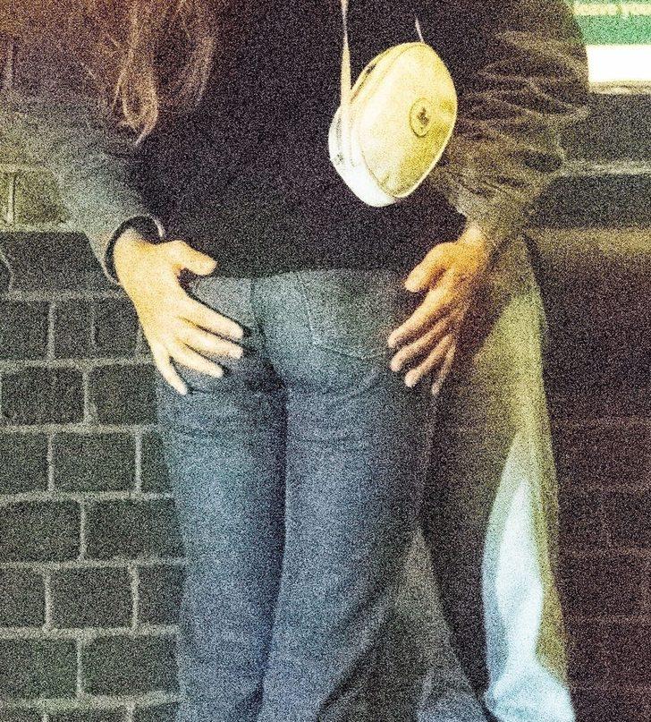 Babasının izinde! Johnny Depp'in kızı Lily Rose Depp gece yarısı sokak ortasında öpüşürken yakalandı G5