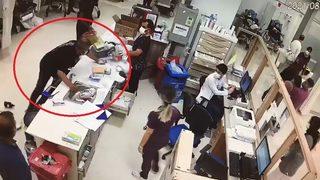 Şoke eden anlar! Alkollü kişi acil servisi birbirine kattı