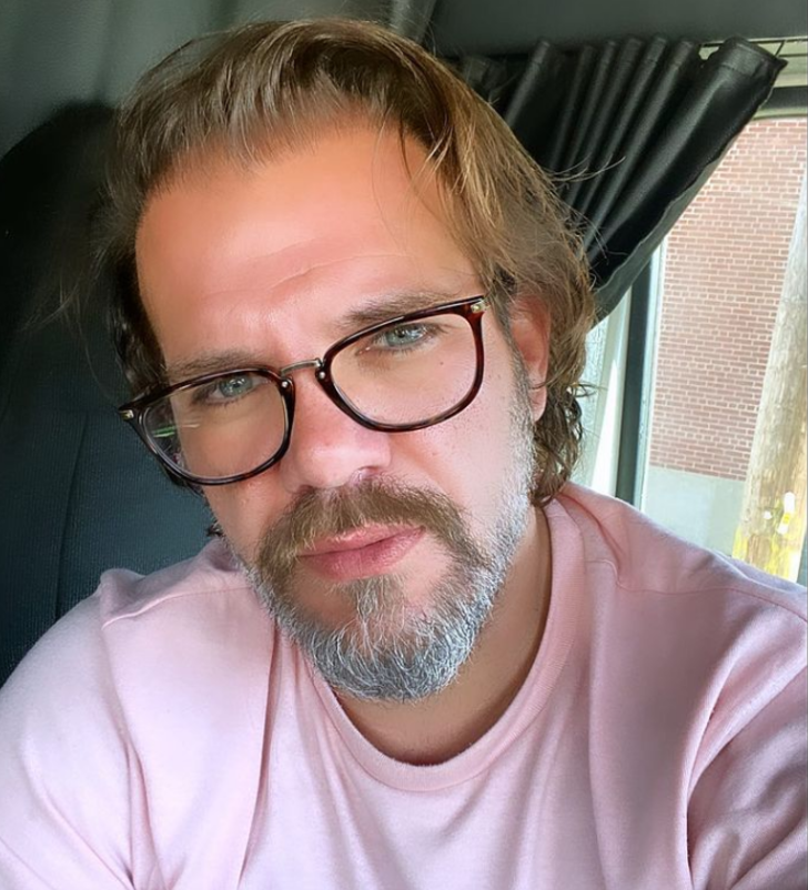 Tolga Karel'den çok konuşulan yeni aile pozları! Amerika'ya yerleşip, tır şoförü olmuştu... G2