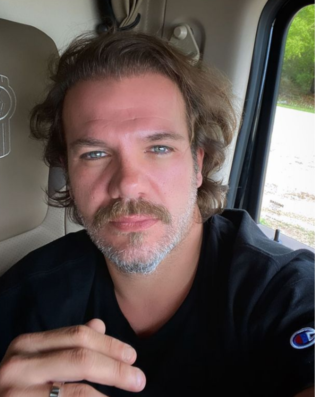 Tolga Karel'den &ccedil;ok konuşulan yeni aile pozları! Amerika'ya yerleşip, tır şof&ouml;r&uuml; olmuştu...