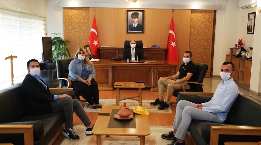 Kayserispor Kulübü Başkanı Berna Gözbaşı, Vali Şehmus Günaydın'ı ziyaret etti