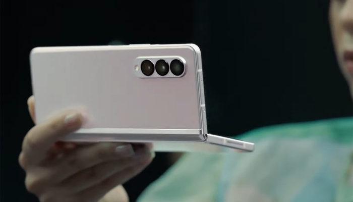 Samsung Galaxy Z Fold 3 tanıtıldı: Samsung'un ekran altı kameralı ilk telefonu!
