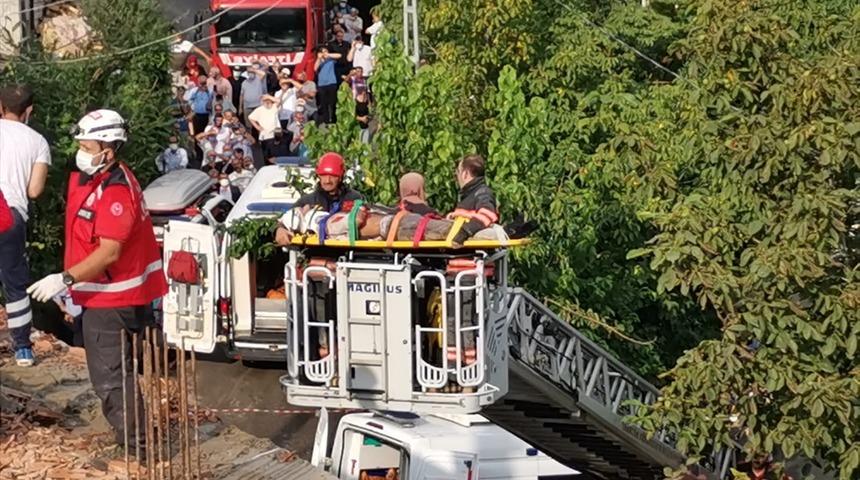 GÜNCELLEME - Trabzon'da inşaat halindeki binanın çatısı çöktü: 1 ölü, 1 yaralı