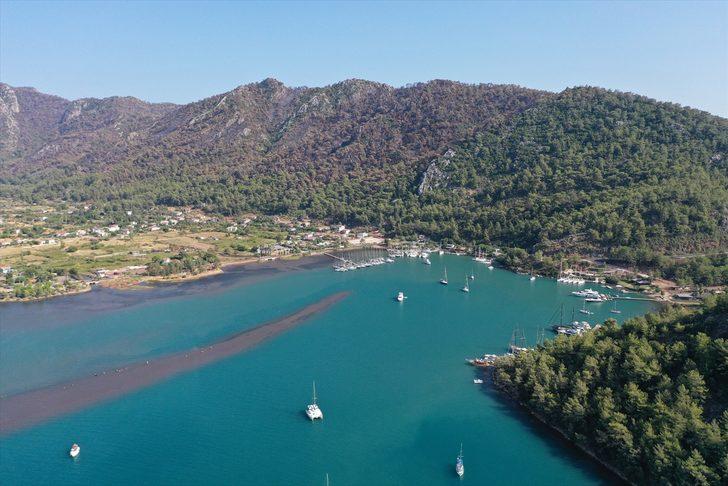 Marmaris'in önemli turizm bölgelerinden Kızkumu Plajı çevresinde yanan ormanlık alanlar havadan görüntülendi G4
