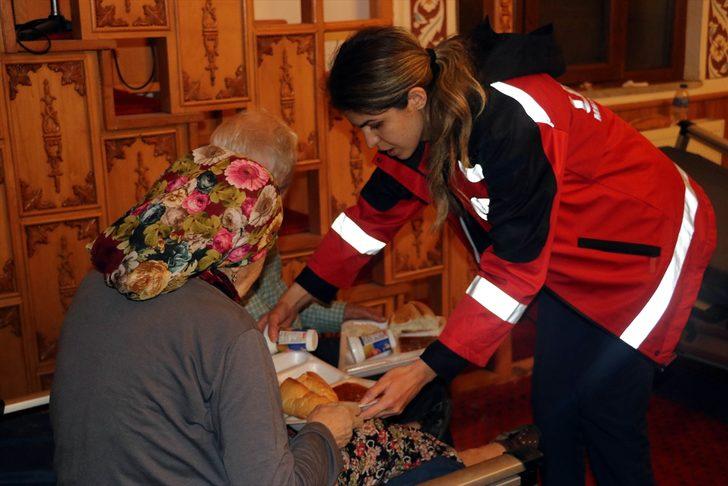 Sel felaketinin yaşandığı Bozkurt ilçesinde caminin içine sahra hastanesi kuruldu G1