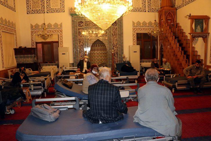 Sel felaketinin yaşandığı Bozkurt ilçesinde caminin içine sahra hastanesi kuruldu G3