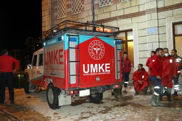 Sel felaketinin yaşandığı Bozkurt ilçesinde caminin içine sahra hastanesi kuruldu G5