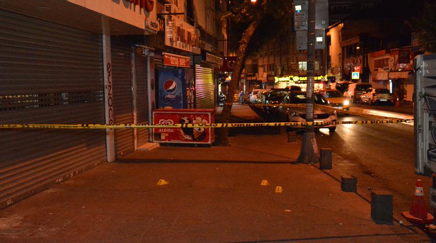 Beyoğlu'nda hareketli gece! Kafede oturan 2 kişiye ateş açıldı: 1 yaralı