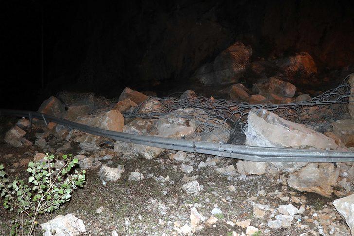 Heyelan nedeniyle kapanan Karabük-Zonguldak kara yolu ulaşıma açıldı G2