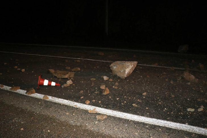 Heyelan nedeniyle kapanan Karabük-Zonguldak kara yolu ulaşıma açıldı G3