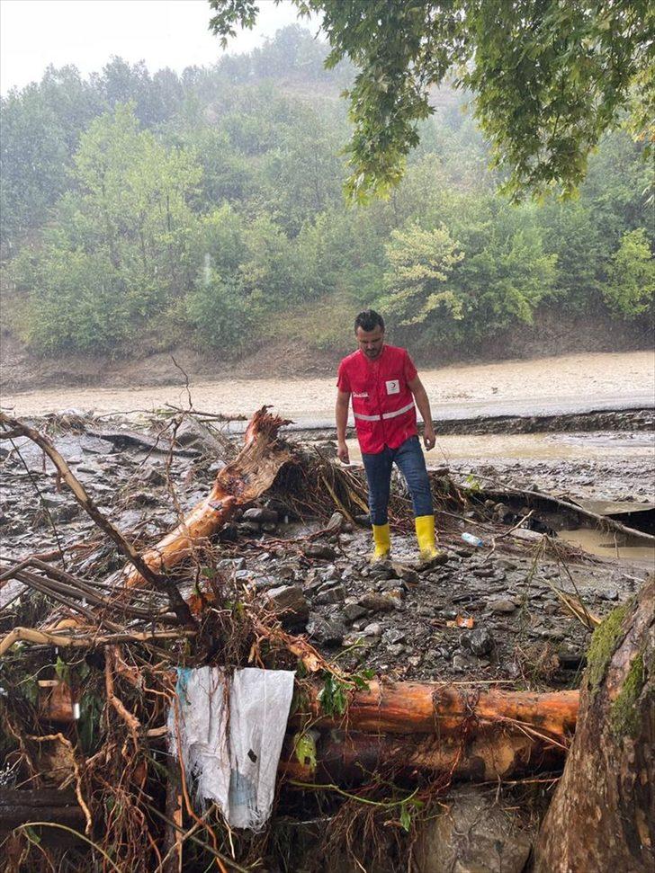 Türk Kızılay, Batı Karadeniz'de sıcak yemek dağıtmaya başladı G4