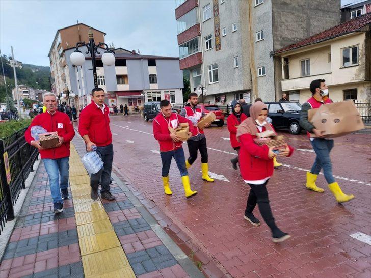 Türk Kızılay, Batı Karadeniz'de sıcak yemek dağıtmaya başladı G5