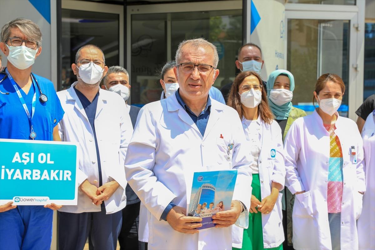 Diyarbakır'da sağlık &ccedil;alışanları aşı &ccedil;ağrısı yaptı