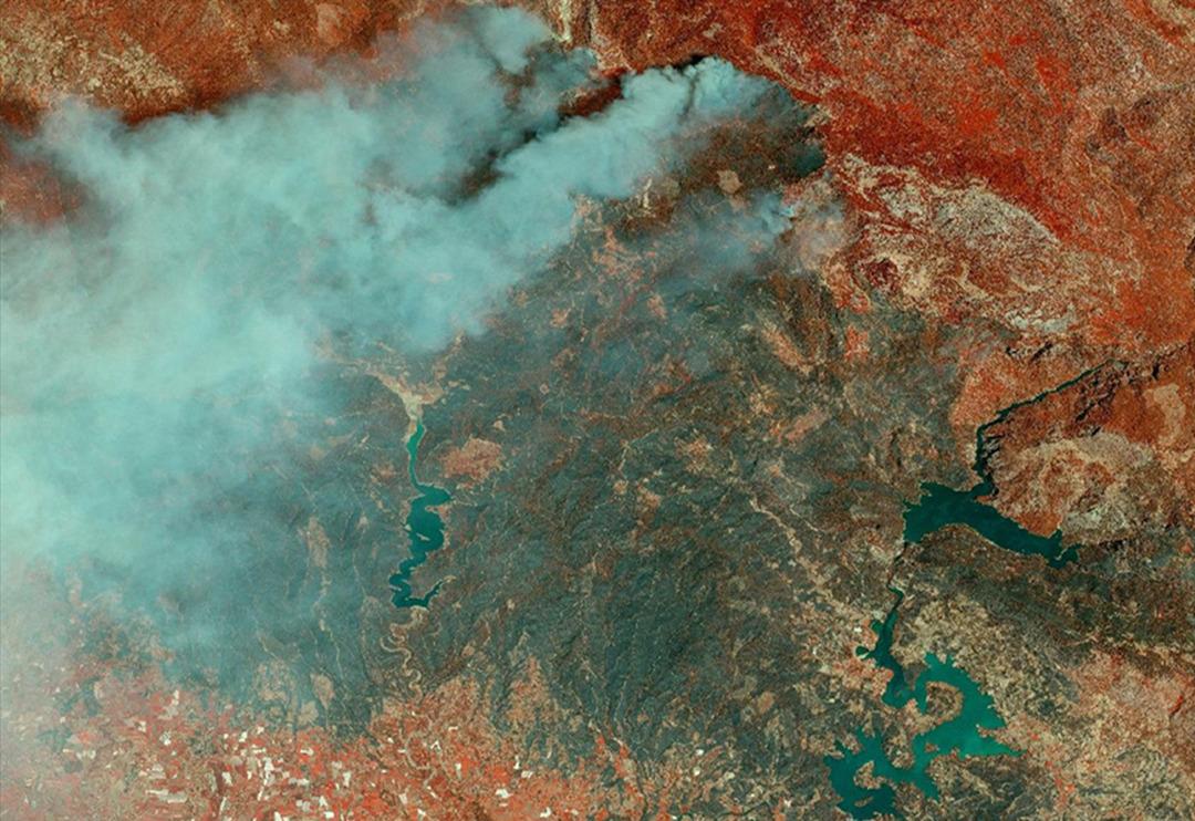 85 bin futbol sahası b&uuml;y&uuml;kl&uuml;ğ&uuml;nde: Akdeniz ve Ege'de yanan alanlar uzaydan g&ouml;r&uuml;nt&uuml;lendi!