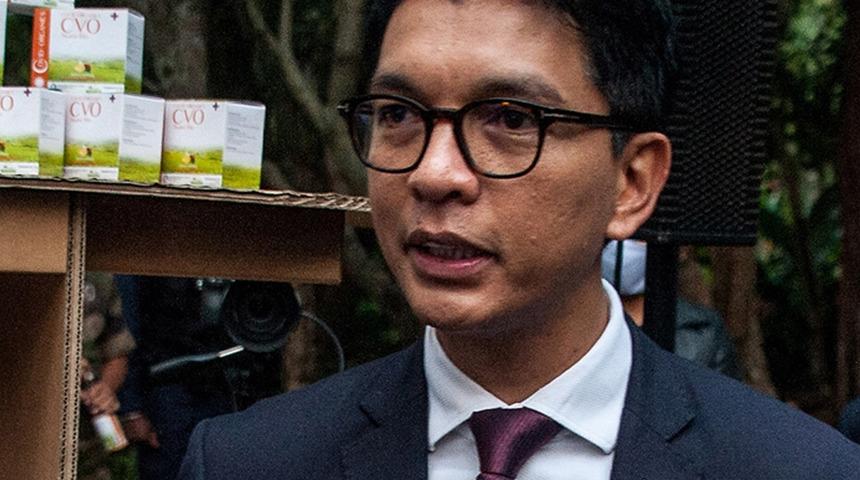 Madagaskar Cumhurbaşkanı tüm bakanları görevden aldı! Bir kişi koltuğunu korudu