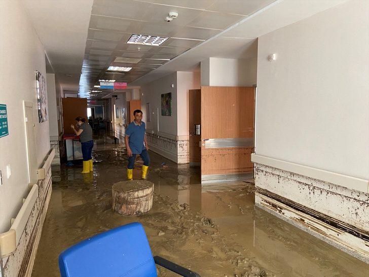 Sinop Ayancık'ta selin ardından temizlik çalışmaları devam ediyor G1