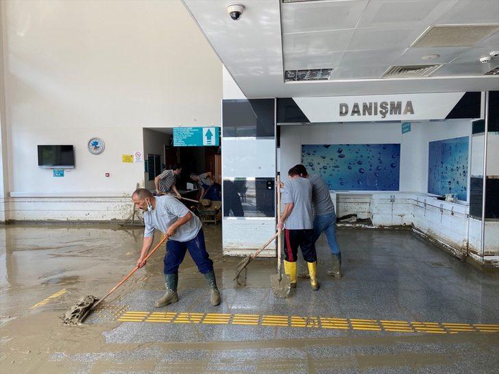 Sinop Ayancık'ta selin ardından temizlik çalışmaları devam ediyor G2