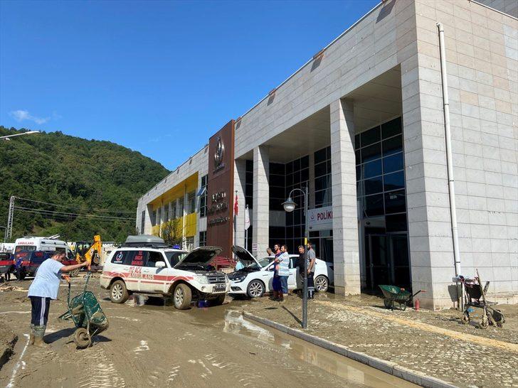 Sinop Ayancık'ta selin ardından temizlik çalışmaları devam ediyor G5