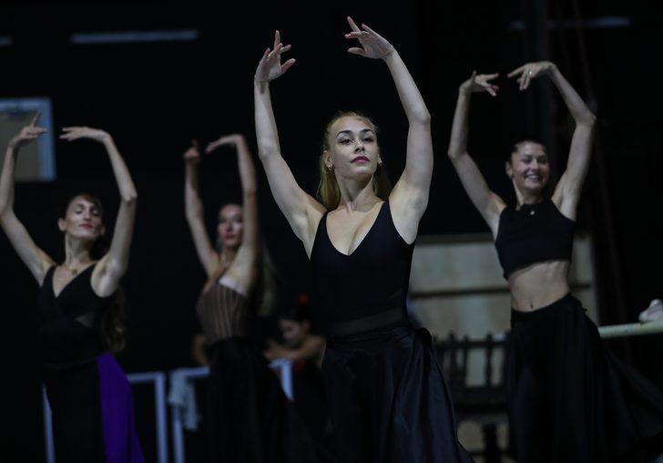 Antik dünyanın gözdesi "Efes Tiyatrosu" 3 yıl aradan sonra sanat için kapılarını aralıyor G2