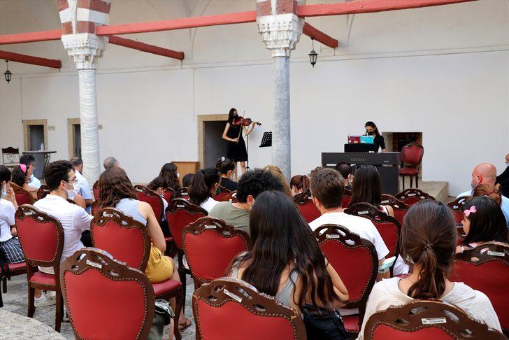 2. Bayezid Külliyesi Sağlık Müzesi'nde klasik müzik konseri düzenlendi G2
