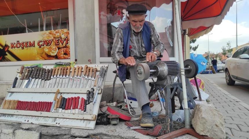 85 yaşında, 66 yıldır ayak gücüyle bu işi yapıyor! 7 çocuk büyüttü