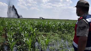 Şanlıurfa'da boru hattı delindi! Ham petrol metrelerce yüksekliğe fışkırdı