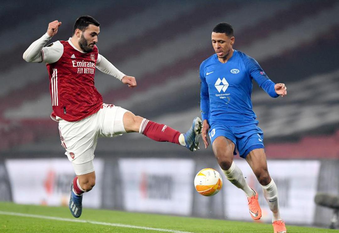 Mesut &Ouml;zil, Sead Kolasinac'ı Fenerbah&ccedil;e'ye istiyor