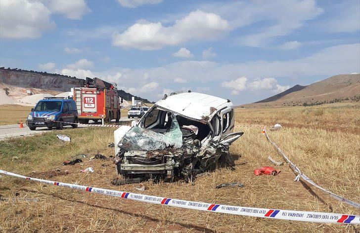 Çorum'da 2 otomobilin çarpışması sonucu 1 kişi öldü, 9 kişi yaralandı G2