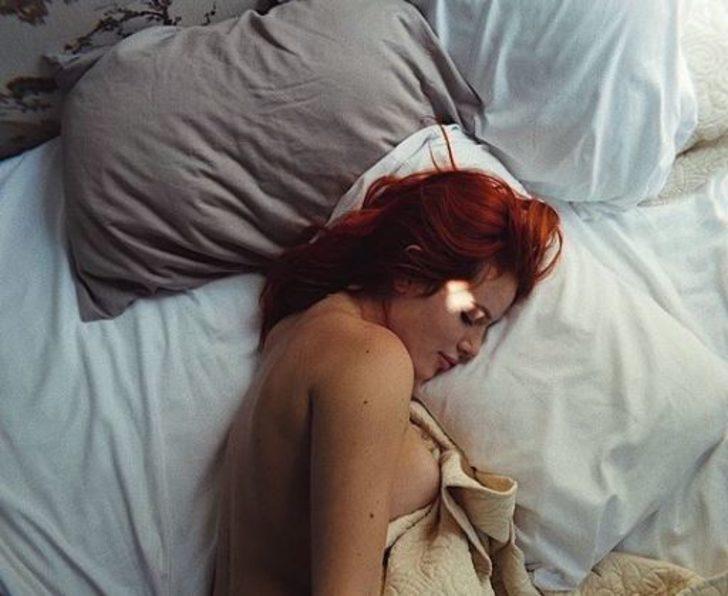 Benjamin Mascolo nişanlısı Bella Thorne'un yataktaki çıplak hallerini paylaştı G1