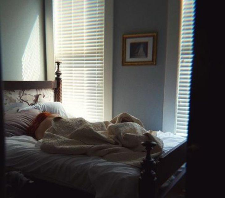 Benjamin Mascolo nişanlısı Bella Thorne'un yataktaki çıplak hallerini paylaştı G3