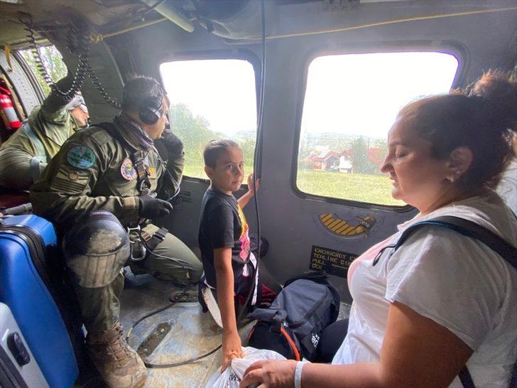 Ayancık'ta selde mahsur kalan aile TSK'ya ait helikopterle tahliye edildi G4