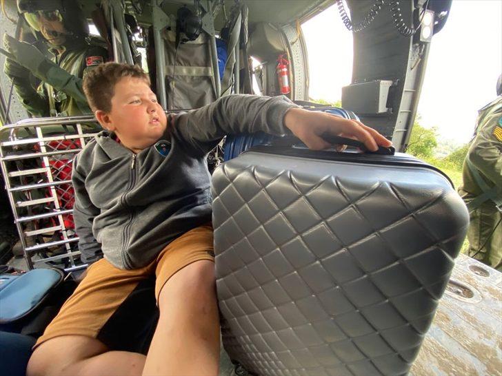 Ayancık'ta selde mahsur kalan aile TSK'ya ait helikopterle tahliye edildi G5