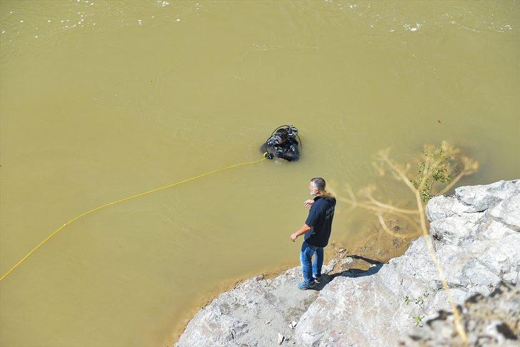 Tunceli'de serinlemek için Munzur Çayı'na giren kişi boğuldu G3