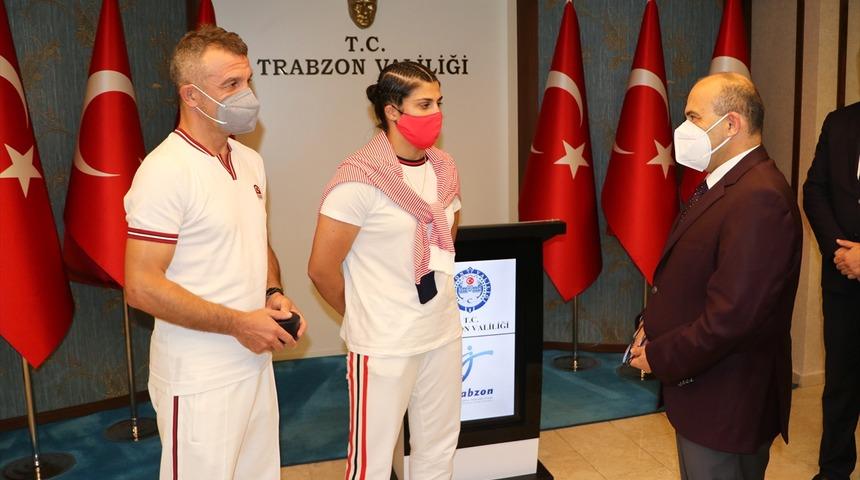 Olimpiyat şampiyonu Busenaz Sürmeneli'den Trabzon Valisi Ustaoğlu ve Büyükşehir Belediye Başkanı Zorluoğlu'na ziyaret