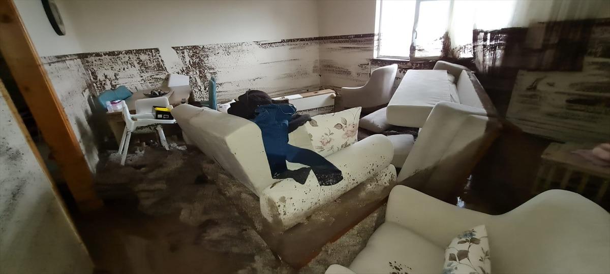 Ardahan'da sağanak nedeniyle dereler taştı, bazı k&ouml;ylerde su baskınları yaşandı