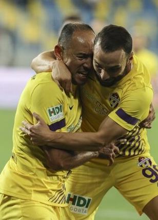 Umut Bulut duble yaptı, Eyüpspor 4 golle kazandı!