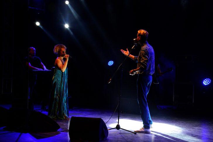 Uluslararası Bursa Festivali'nde Cem Adrian ve Melis Sökmen sevenleriyle buluştu G3