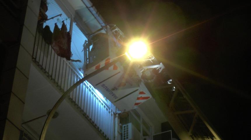 Kadıköy’de 5 katlı binada yangın paniği