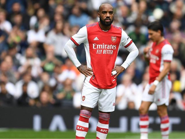 Arsenal sezona mağlubiyetle başladı