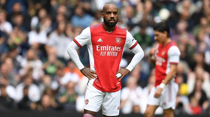 Arsenal sezona mağlubiyetle başladı