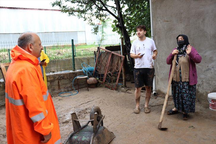 Ordu'nun Ünye ilçesinde dere taştı, ev ve iş yerlerini su bastı G3