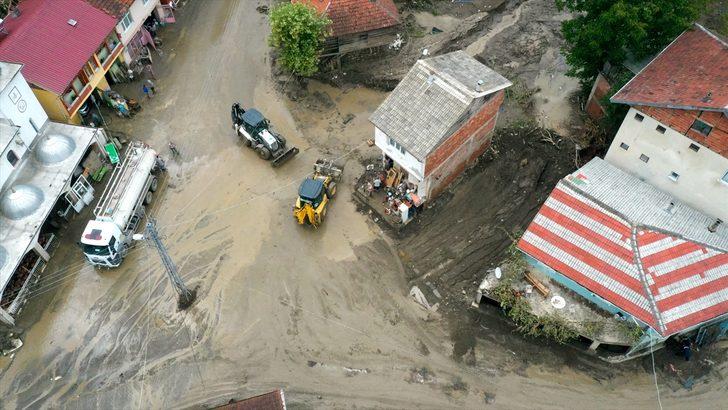 Bartın'da selden zarar görenlerin yaraları ekiplerin yardımıyla sarılıyor G1